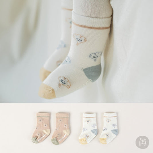 Folling baby socks