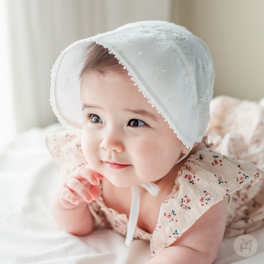 Hella lace baby bonnet