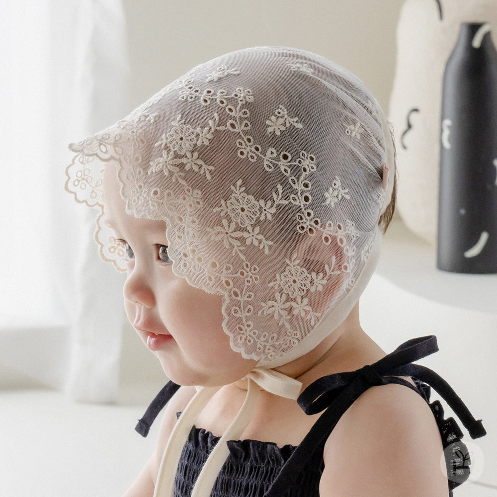 Elf lace bonnet