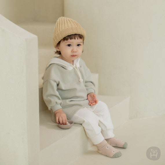 Folling baby socks