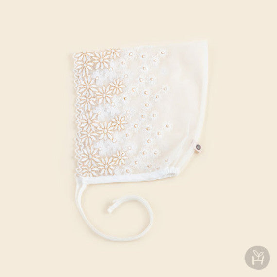 Monju lace bonnet