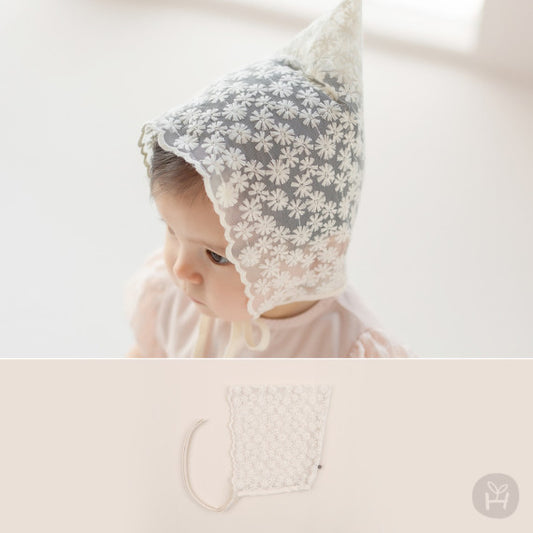 Alliche Lace Bonnet