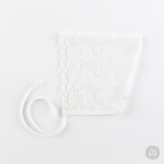Glenn lace baby bonnet