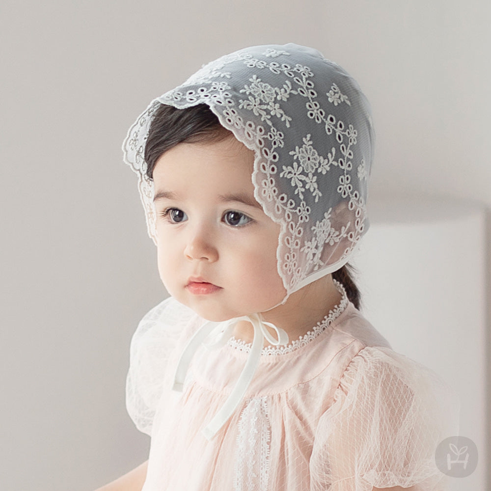 Elf lace bonnet