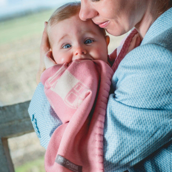 Mats & Merthe - Blanket Cradle Cashmere Houses (Pink)