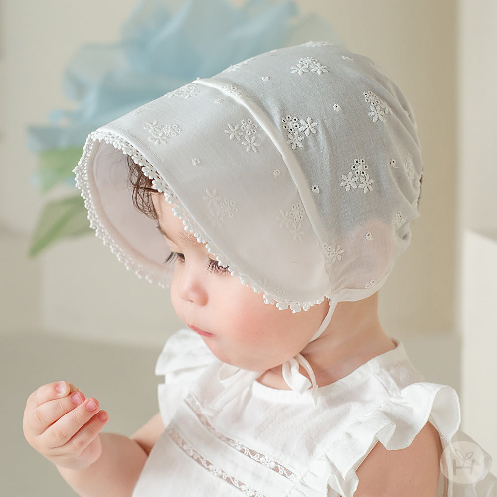 Hella lace baby bonnet