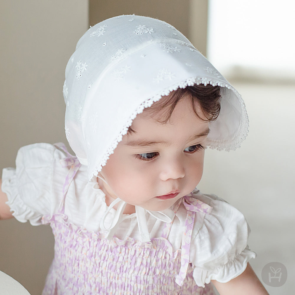 Hella lace baby bonnet