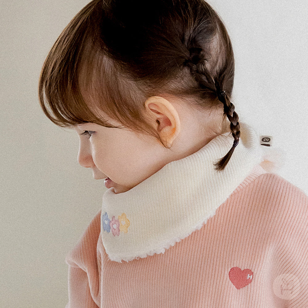 Eline snow baby banana bib