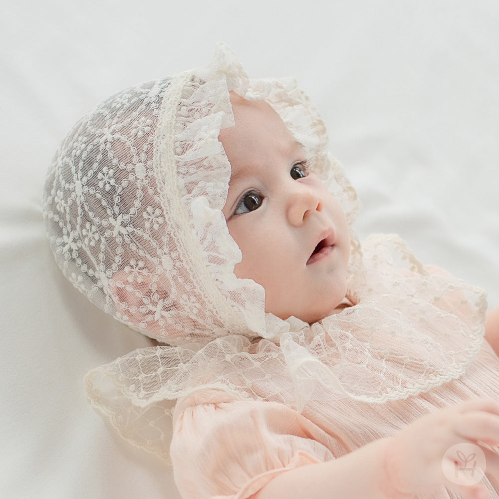 Lunilla lace bonnet