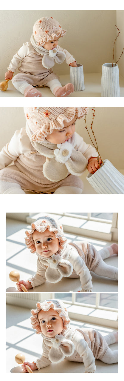 Boba Snow Baby Neckie,